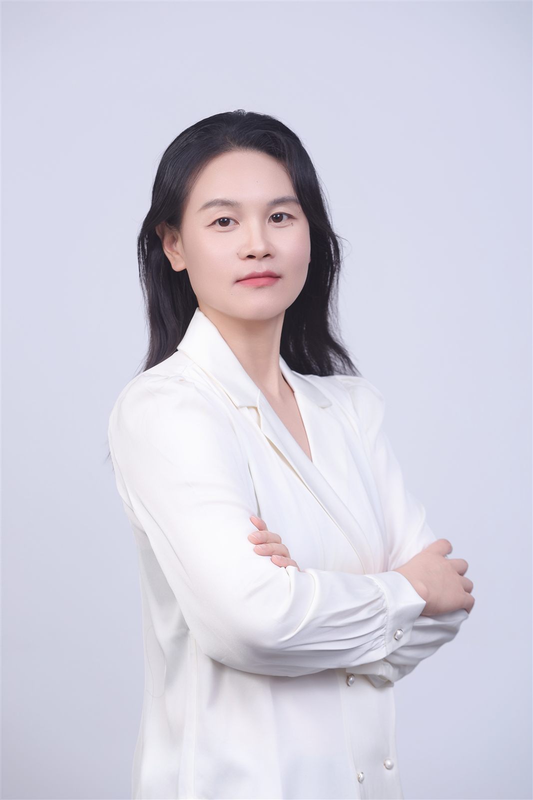王婷玉,财务总监 · 中级会计师