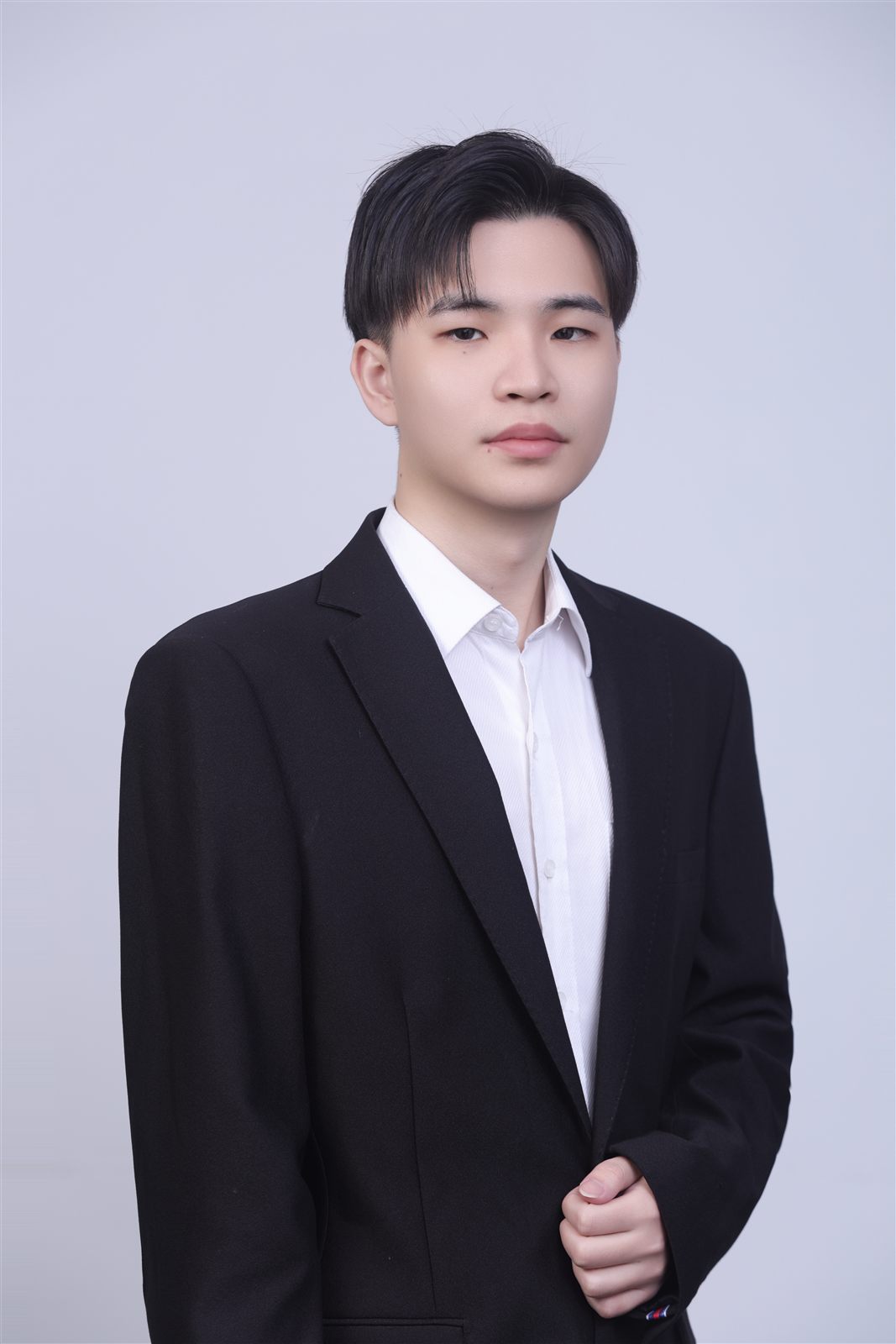 伍鑫城,业务总监